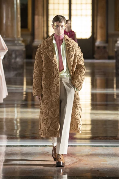 Look 11